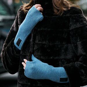 Cashmere Unisex Gloves with Leather Tab in Blue
